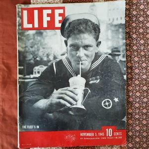 Life Magazine November 5, 1945. Vintage 1940's Advertising. Good Condition. Navy